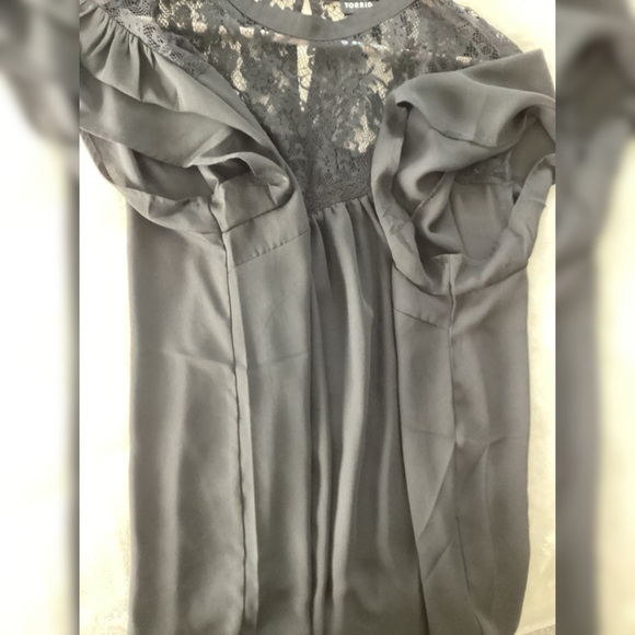 Like New Torrid 3X Georgette Lace Yoke Flutter Sleeve Top~Deep Black~Plus Blouse - Picture 7 of 14